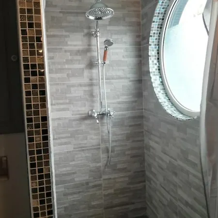 A Quelques Pas Du Moulin Blanc