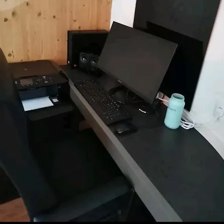 A Quelques Pas Du Moulin Blanc *