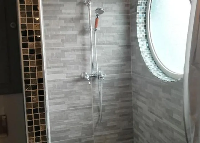 A Quelques Pas Du Moulin Blanc